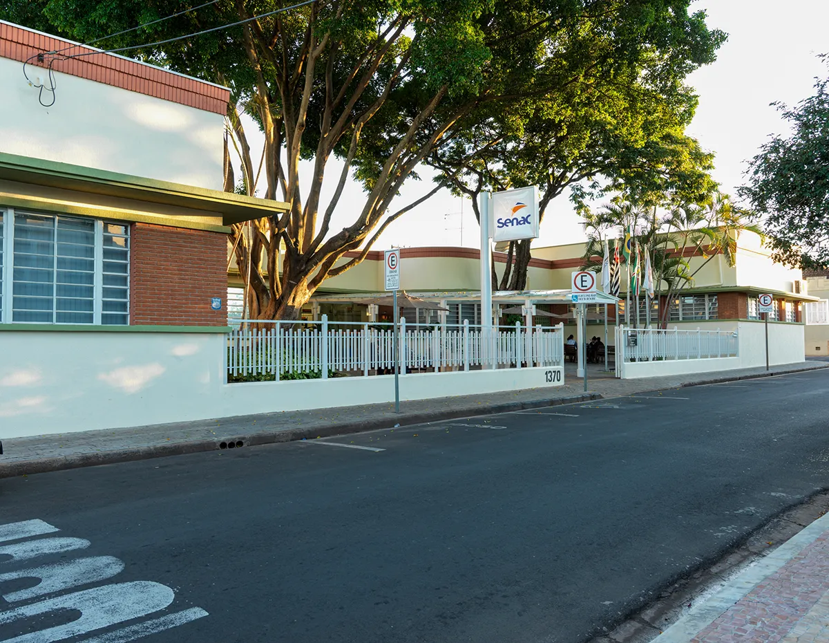 Fachada Institucional