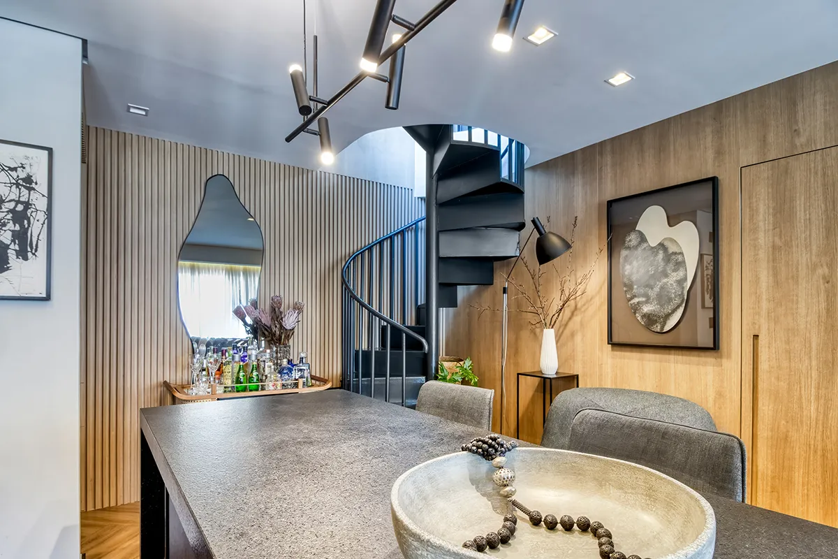 Sala com Escada Caracol